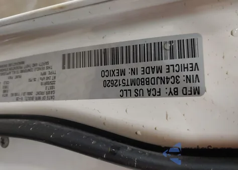 2021 Jeep Compass Altitude 4X4 z USA, uszkodzony, nr VIN 3C4NJDBB0MT512620